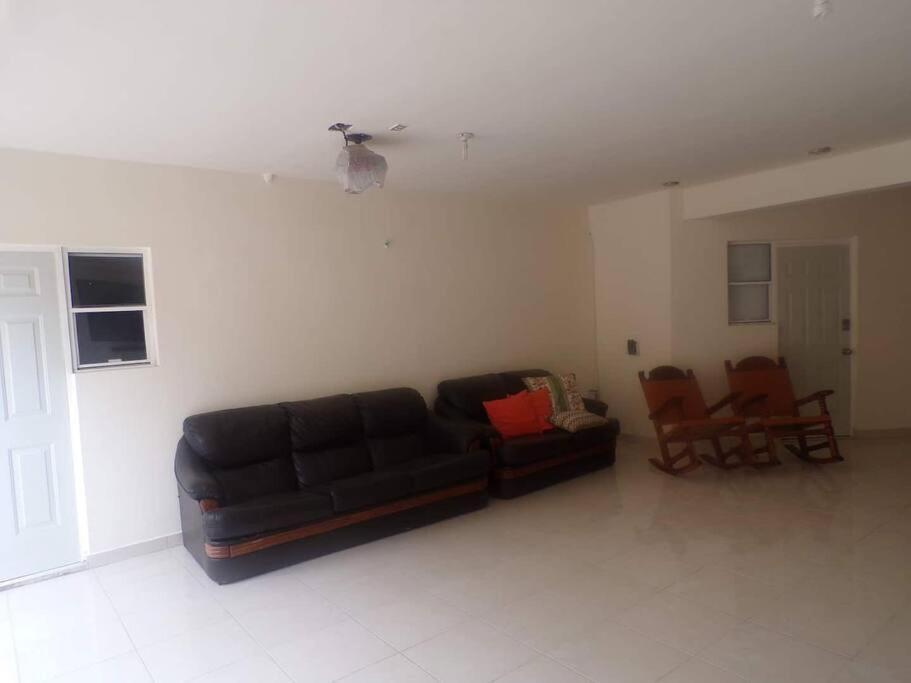 Habitacion 11 Independiente Con Mucha Privacidad ,Cerca Del Consulado , Cas , A 200 Mts Del Vado Del Rio Hermosillo Exterior foto